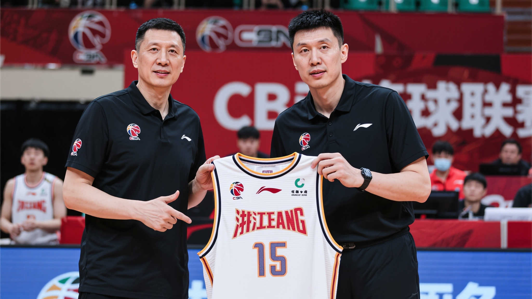 浙江男篮迎来重磅加盟:CBA王牌助教正式加入,携手丁伟引发期待 前言:重磅签约蓄力新赛季,浙江男篮迎来大变革
随